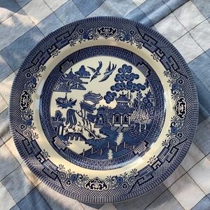Blue willow dinner plate 10 3/4in